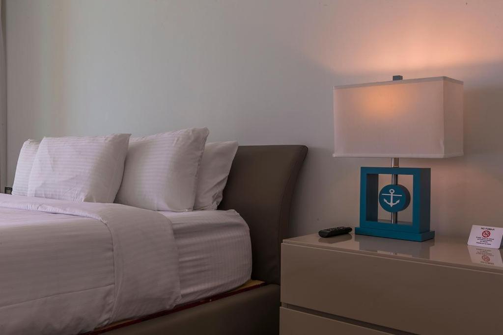 Azure Beach Residences Palm Beach Esterno foto