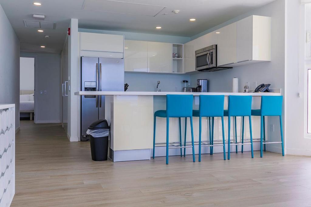 Azure Beach Residences Palm Beach Esterno foto