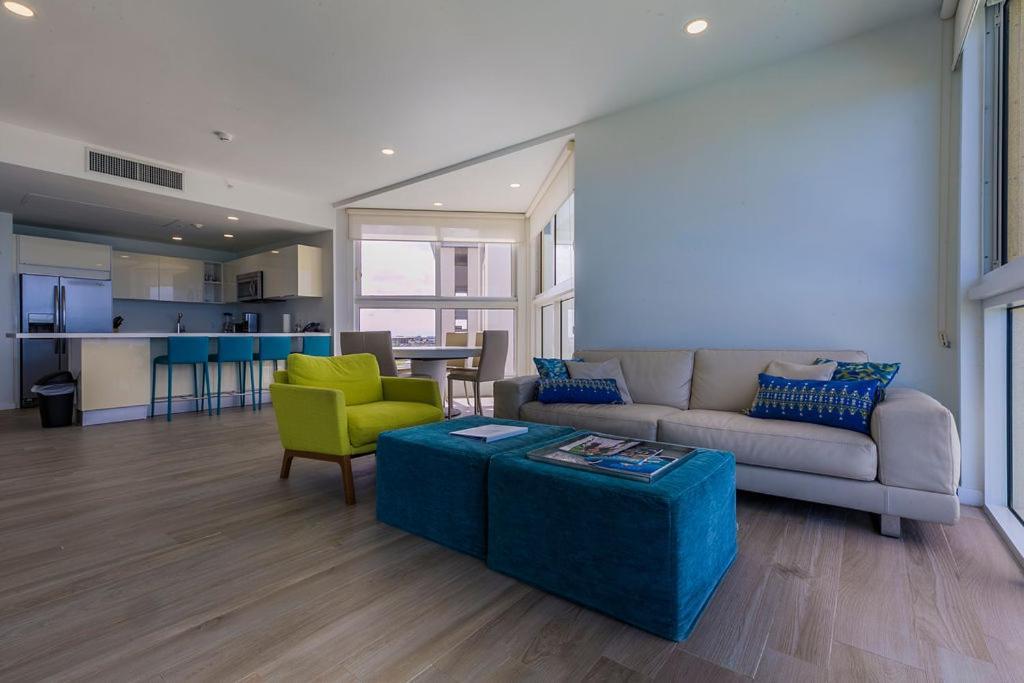 Azure Beach Residences Palm Beach Esterno foto
