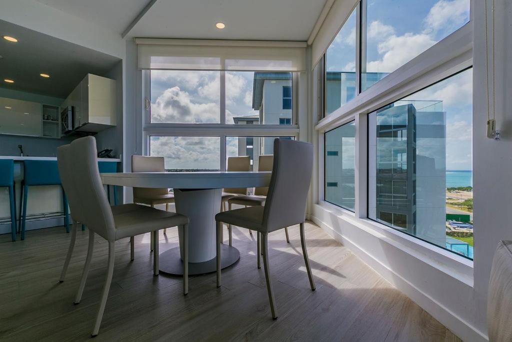 Azure Beach Residences Palm Beach Esterno foto