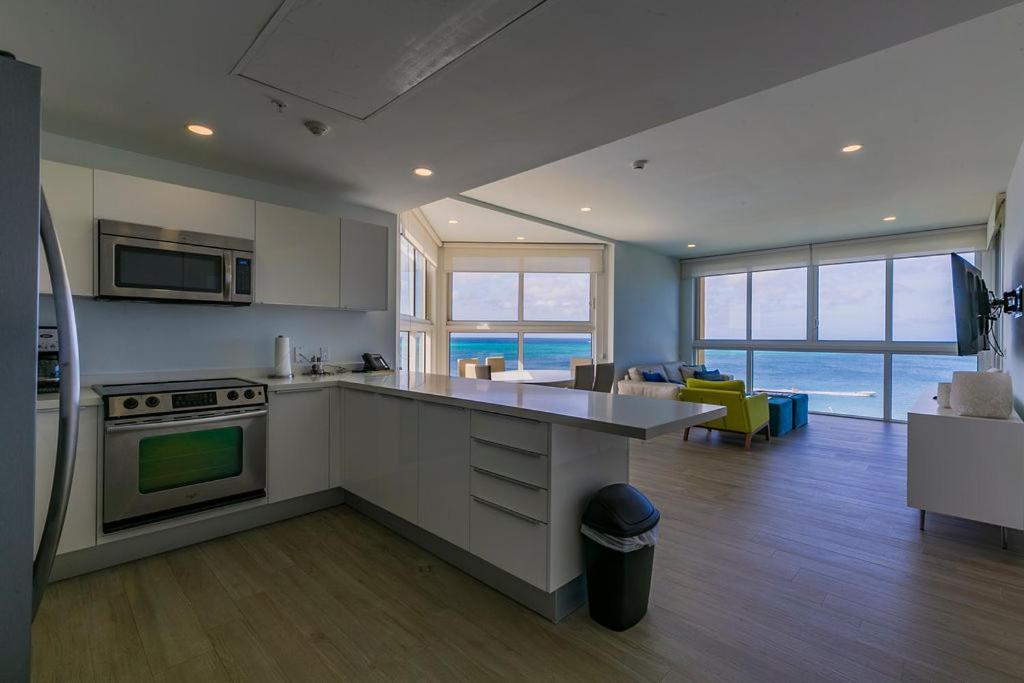 Azure Beach Residences Palm Beach Esterno foto