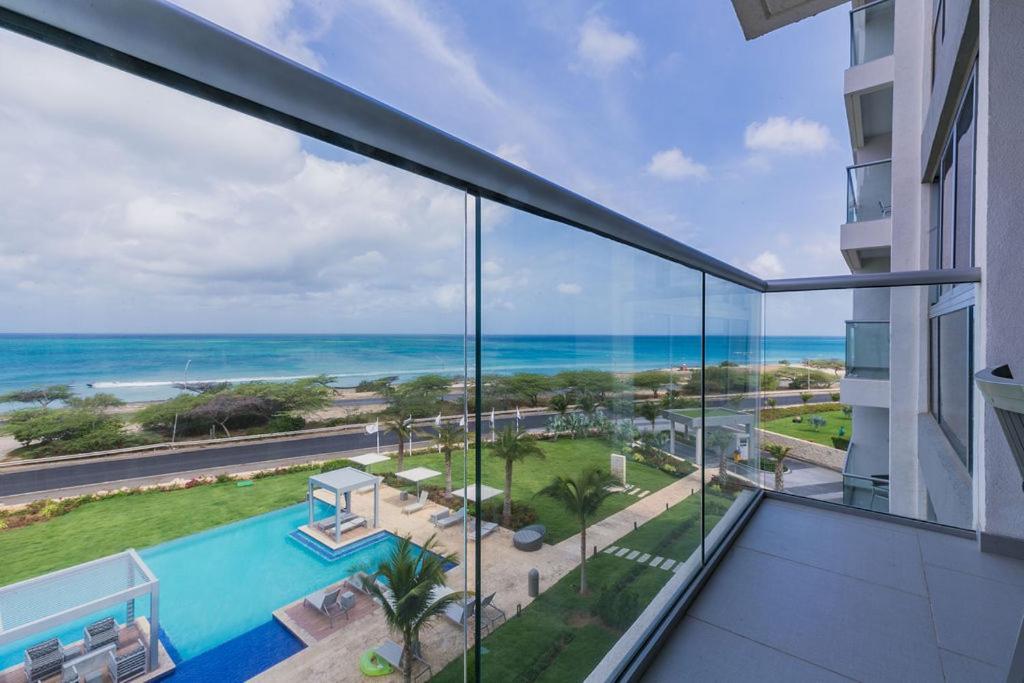 Azure Beach Residences Palm Beach Esterno foto