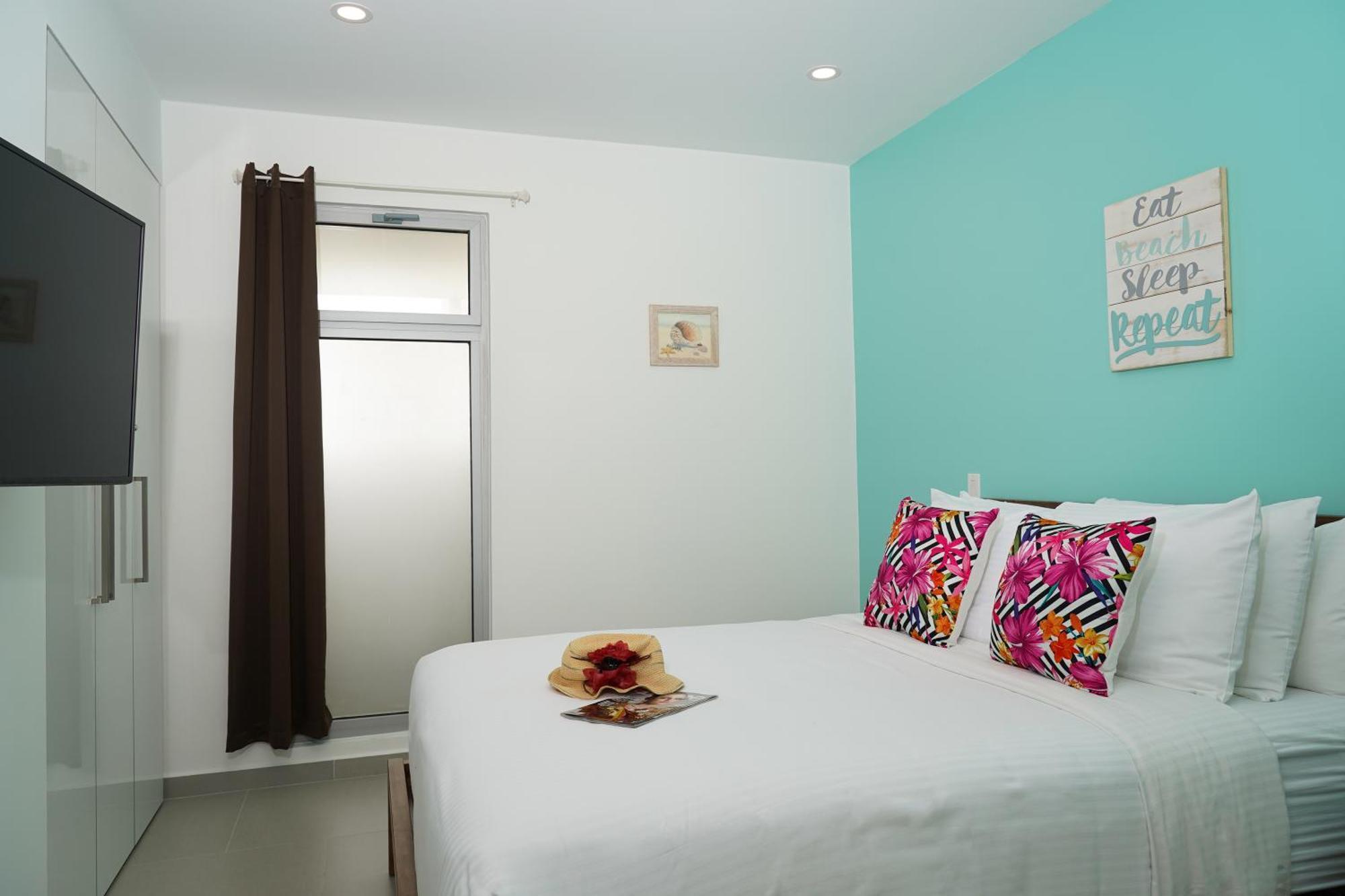 Azure Beach Residences Palm Beach Esterno foto