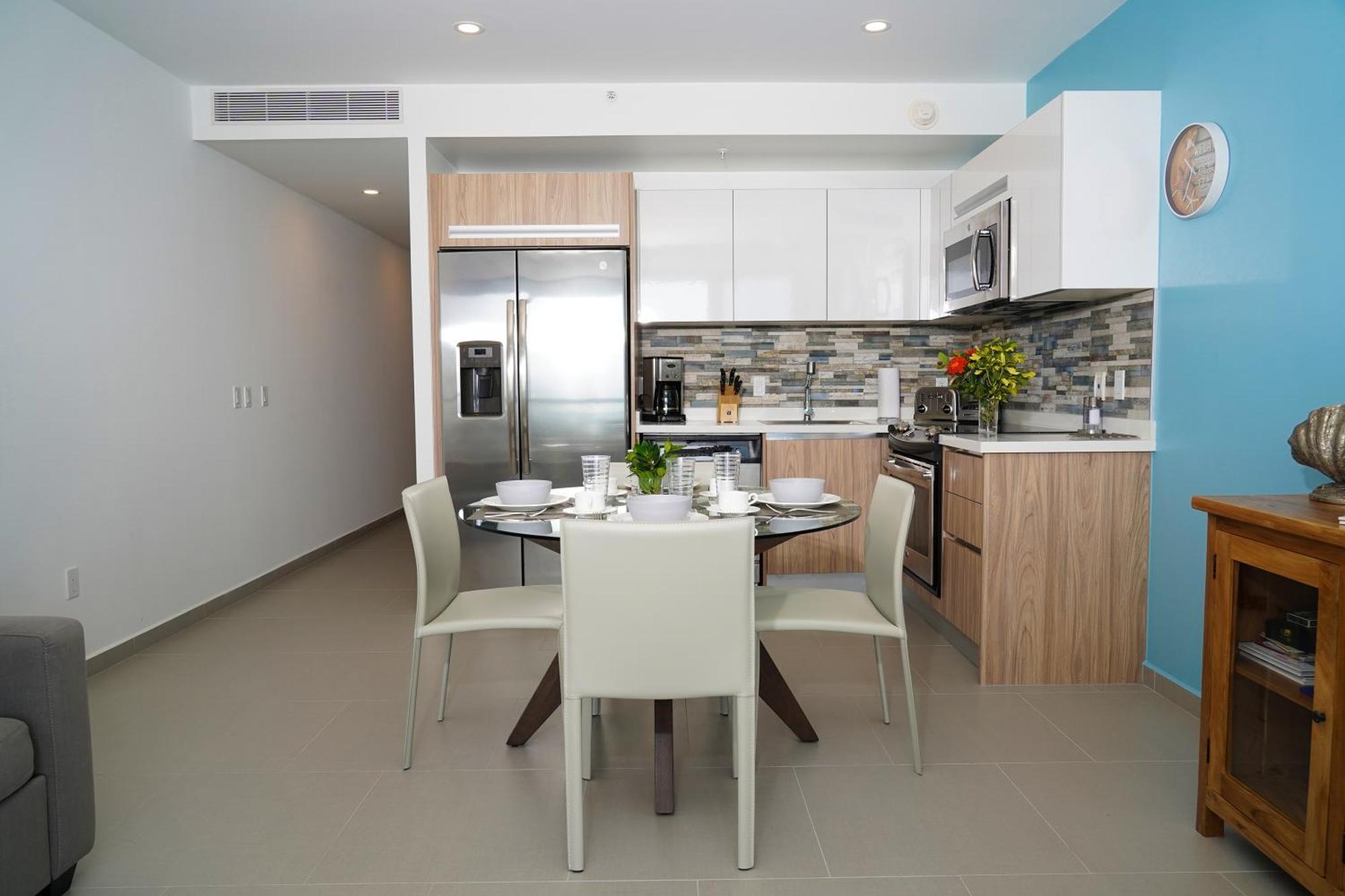 Azure Beach Residences Palm Beach Esterno foto