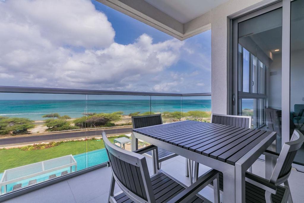 Azure Beach Residences Palm Beach Esterno foto