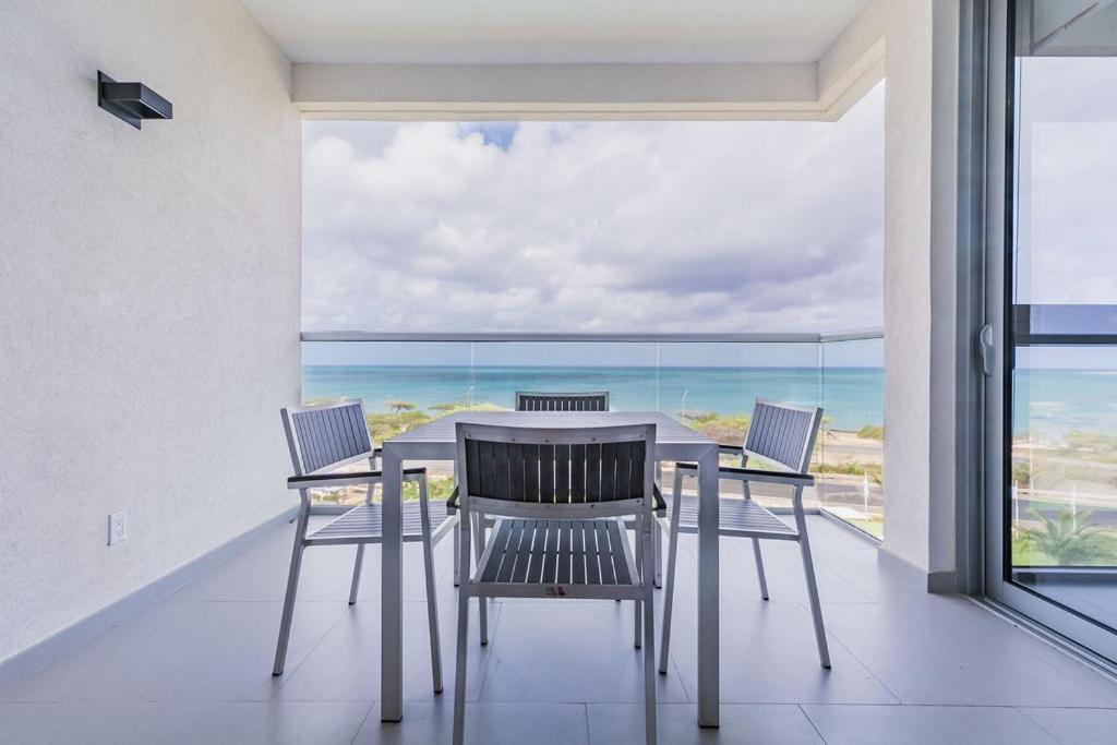 Azure Beach Residences Palm Beach Esterno foto