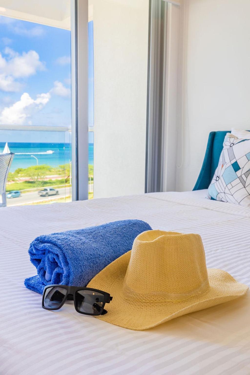 Azure Beach Residences Palm Beach Esterno foto
